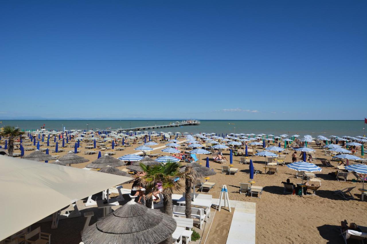 Апартаменты Lignano Pineta With Sea View Линьяно-Саббьядоро Экстерьер фото