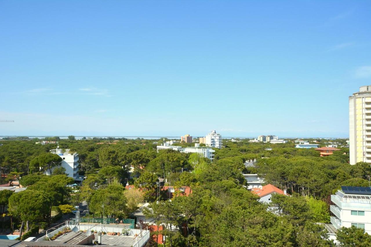 Апартаменты Lignano Pineta With Sea View Линьяно-Саббьядоро Экстерьер фото