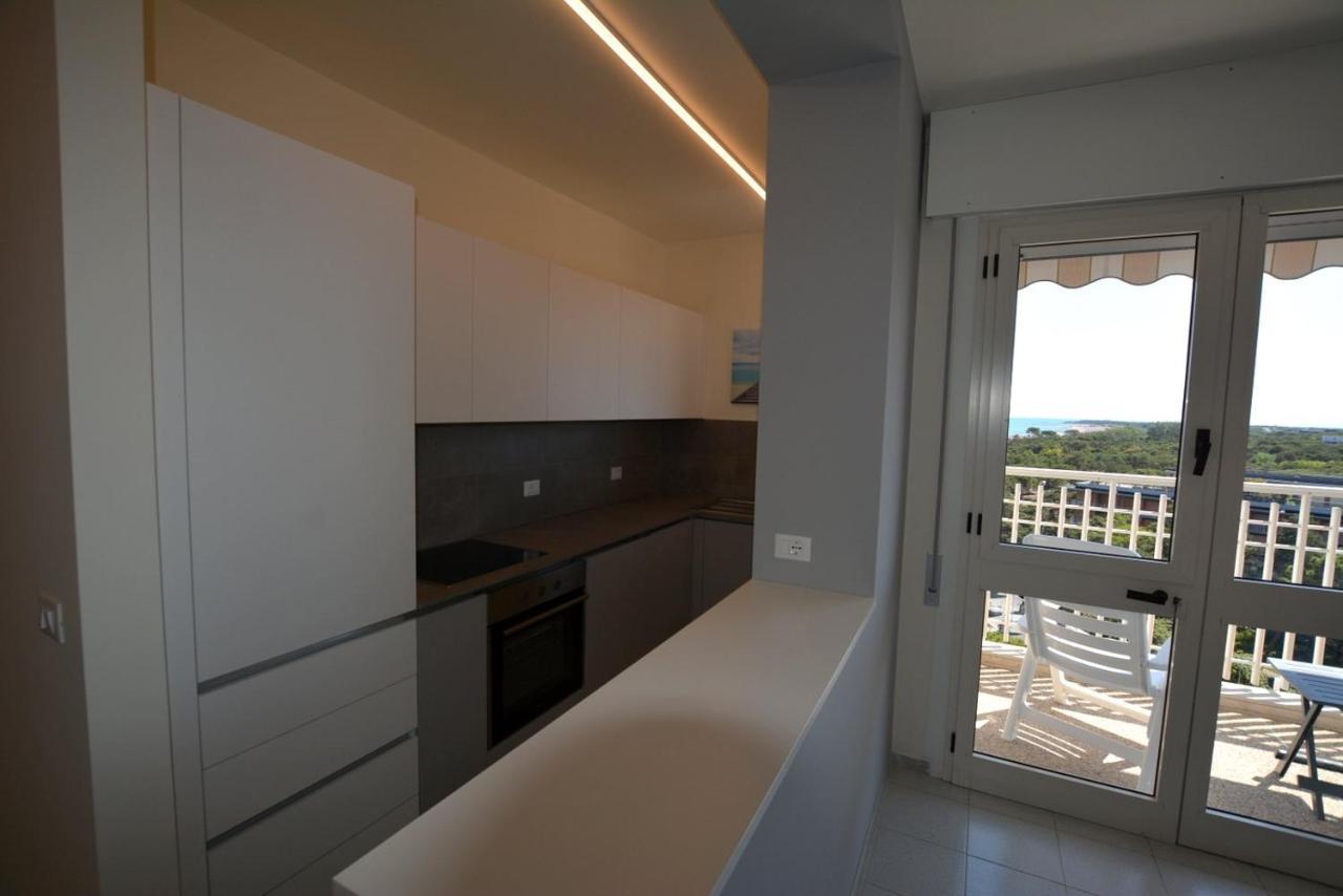 Апартаменты Lignano Pineta With Sea View Линьяно-Саббьядоро Экстерьер фото