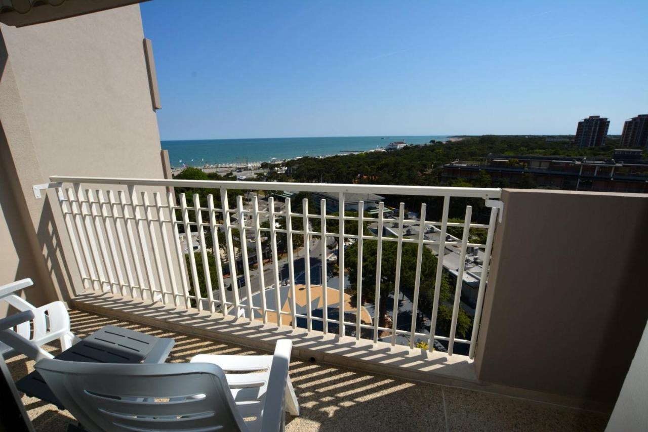 Апартаменты Lignano Pineta With Sea View Линьяно-Саббьядоро Экстерьер фото