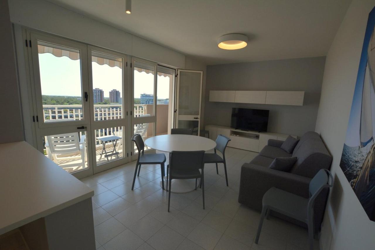 Апартаменты Lignano Pineta With Sea View Линьяно-Саббьядоро Экстерьер фото